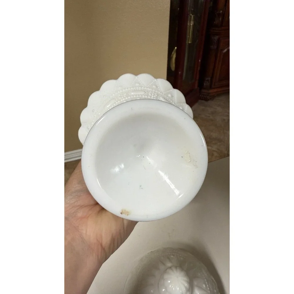 Vtg Kempel white milk glass lidded pedestal covered candy‎ compote